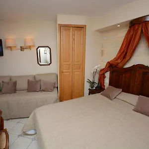 Hotell Familia **